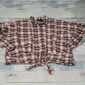 Daytrip Plaid Long Sleeved Button Up Short sz Large